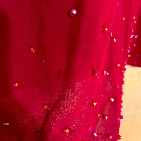 Red long sleeve flowy top with bead details - Picture 5 of 8